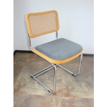 Designerskie krzesło wspornikowe retro
